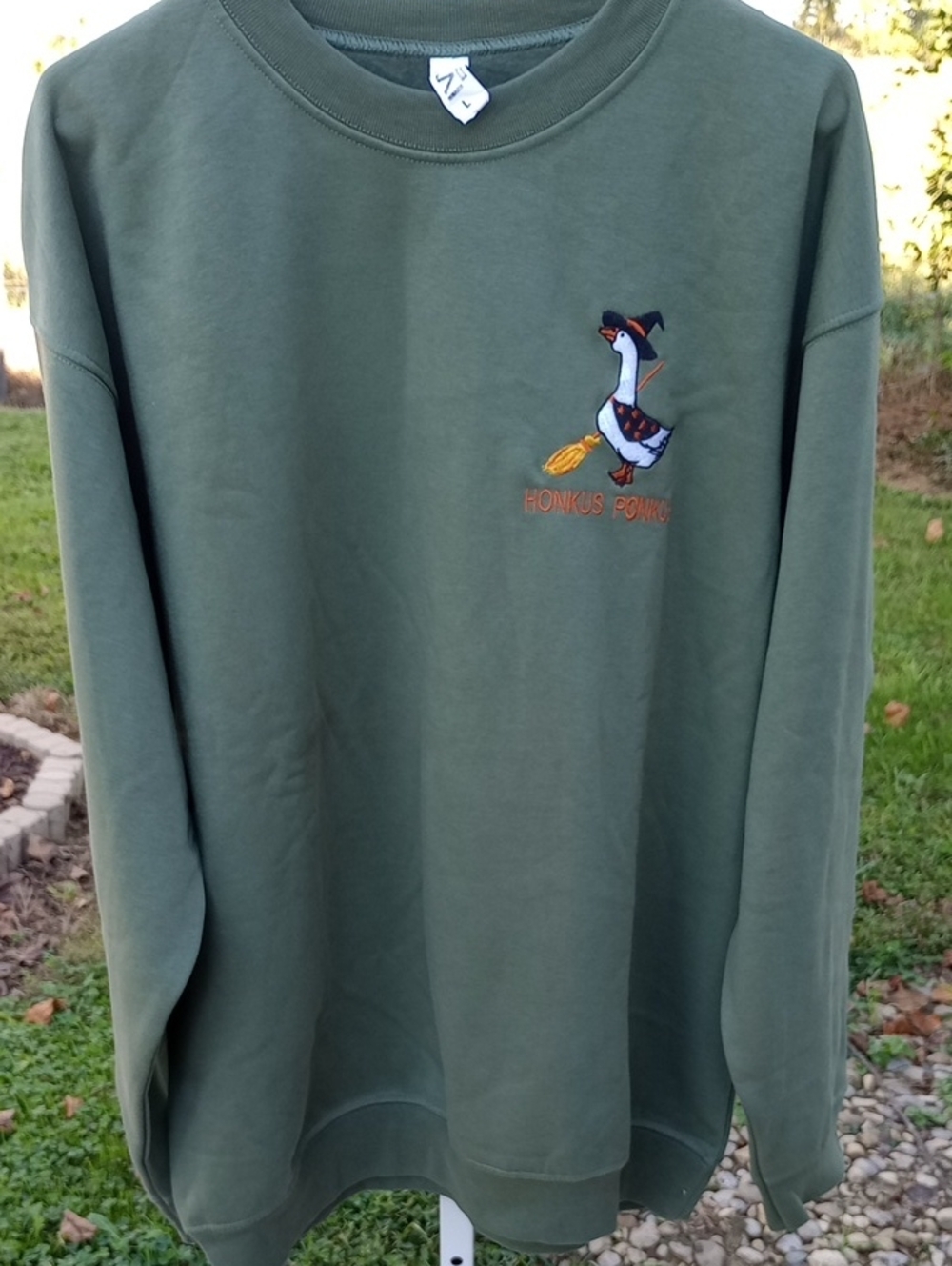 Ivy Apparel Large Olive Green Graphic Crewneck Sweatshirt Honkus Ponkus Witch